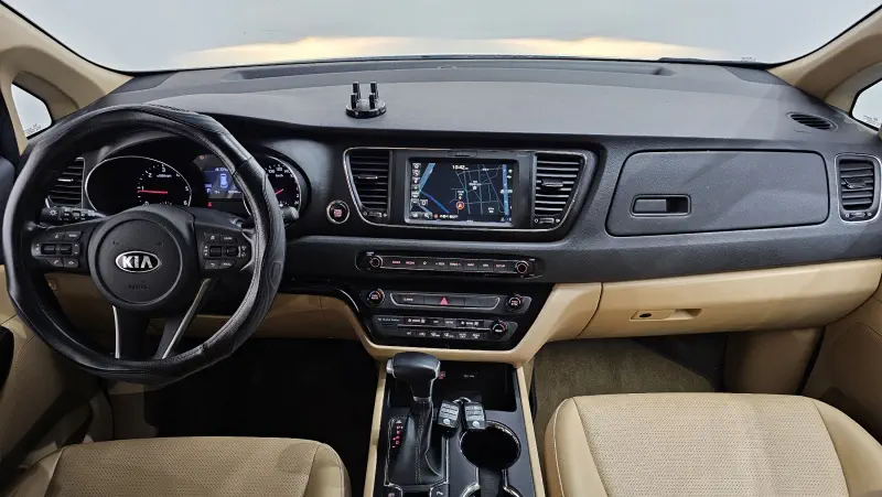 Kia Carnival