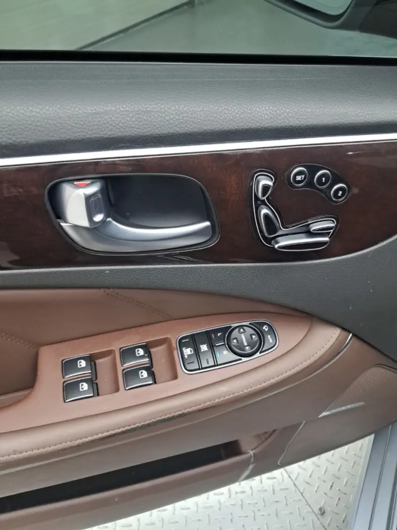 Hyundai Equus