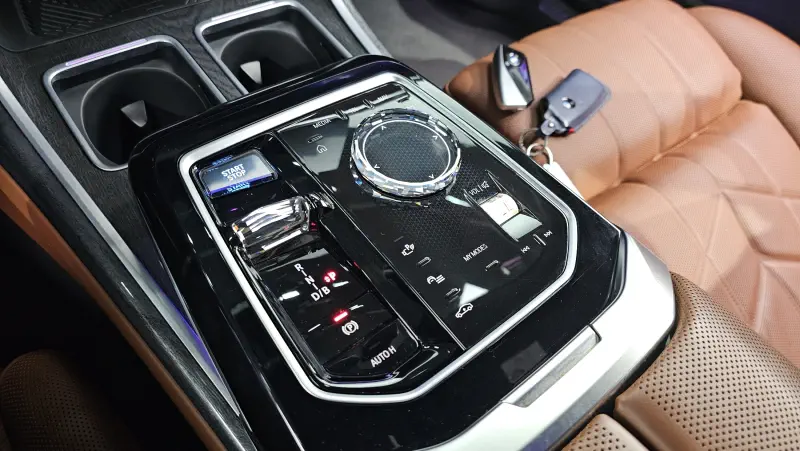 BMW i7