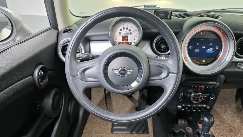 Mini Hatch