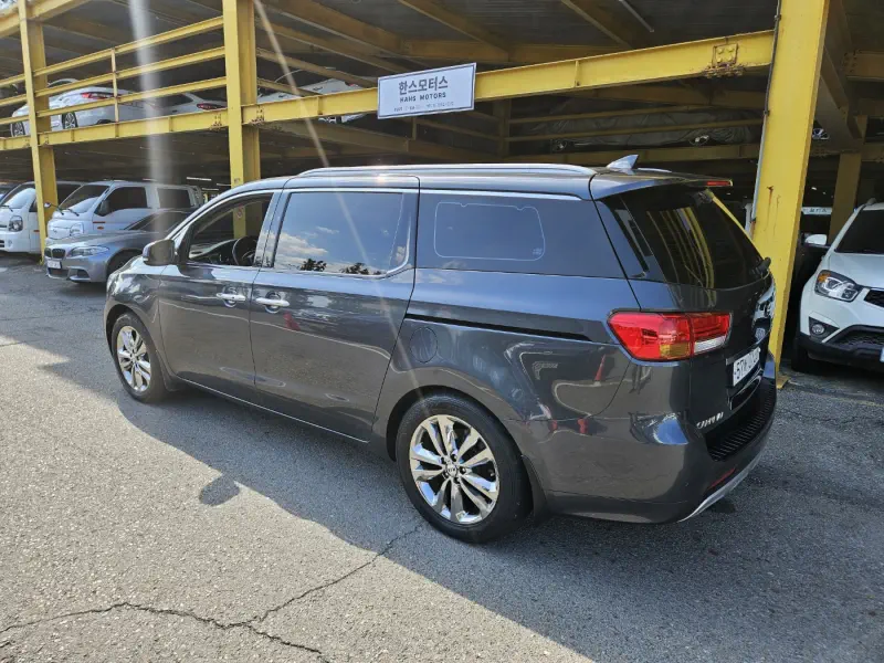 Kia Carnival