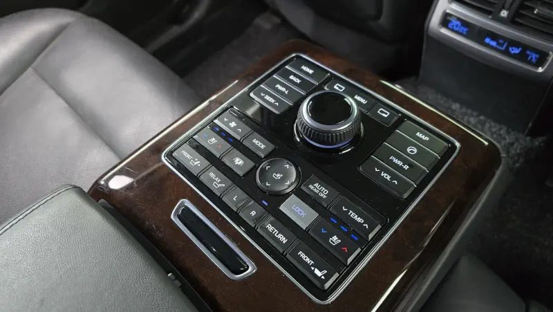 Hyundai Equus