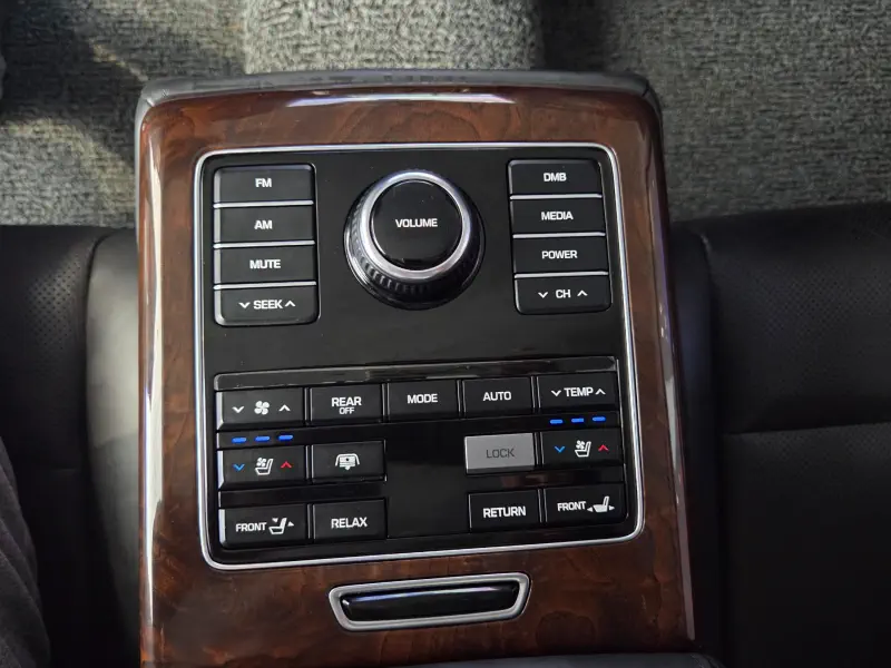 Hyundai Equus