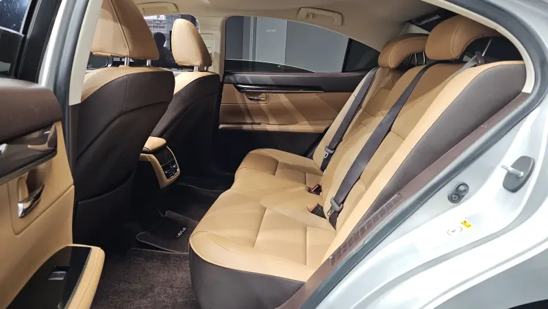 Lexus ES300h