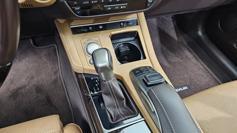Lexus ES300h