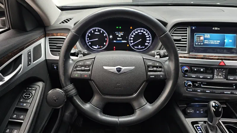 Hyundai Genesis