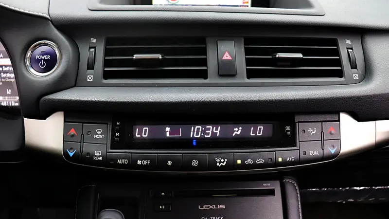 Lexus CT200h