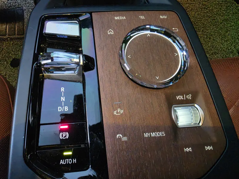 BMW iX
