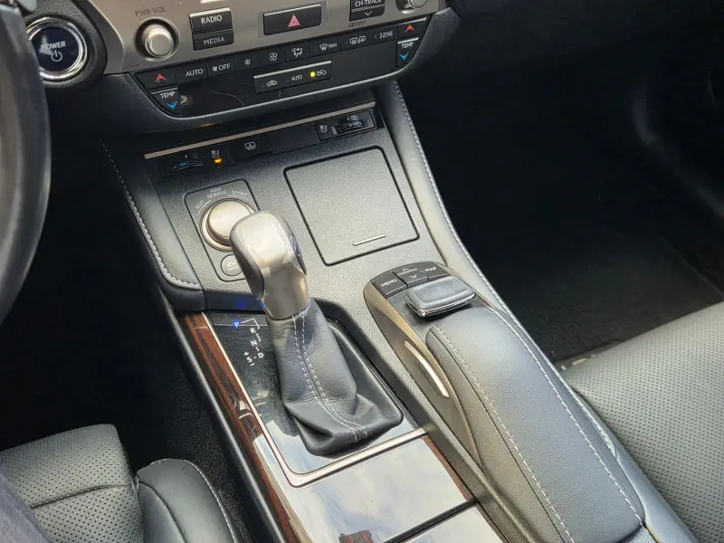 Lexus ES300h