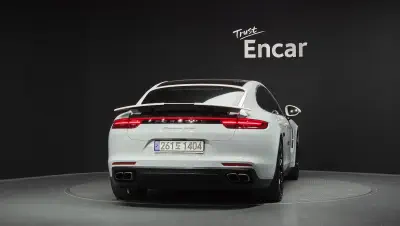 Porsche Panamera 4