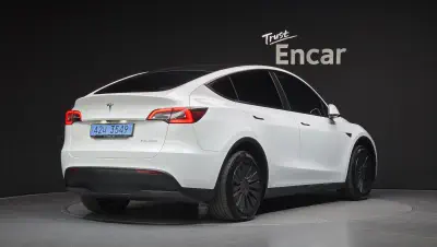 Tesla Model Y 2