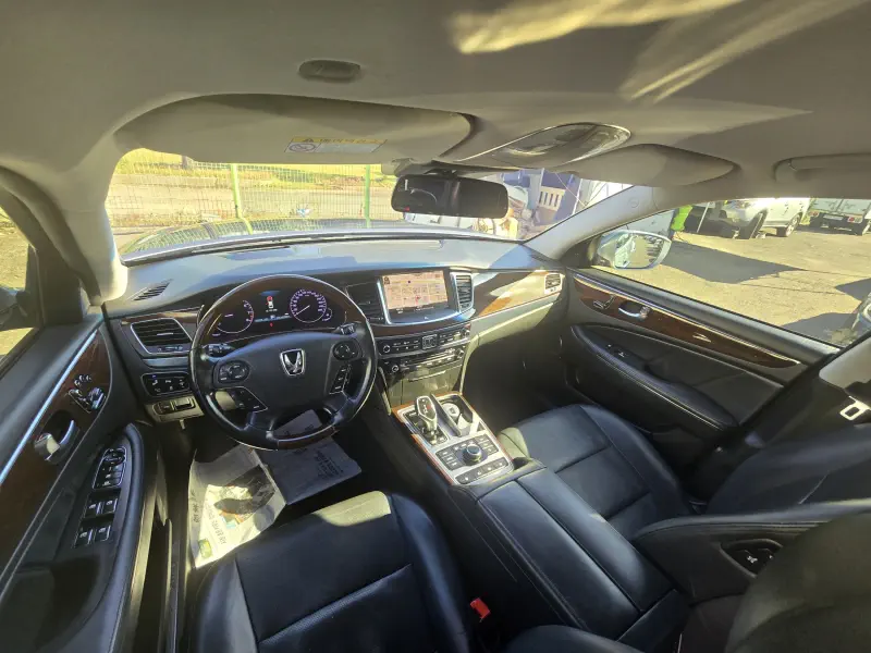 Hyundai Equus