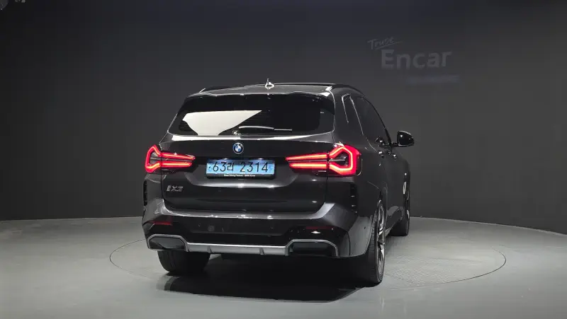 BMW iX3