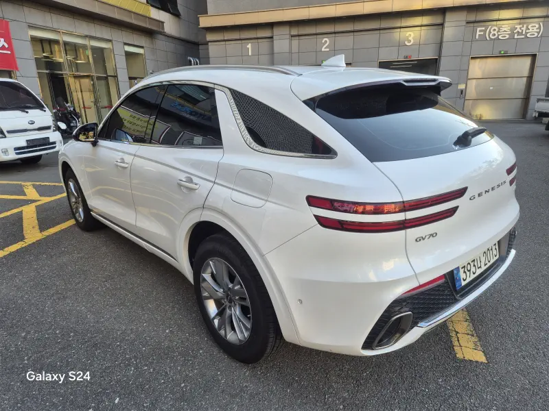 Genesis GV70