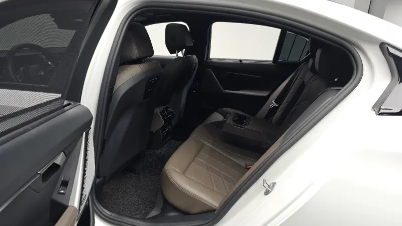 BMW i5