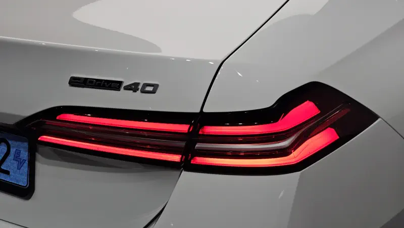 BMW i5