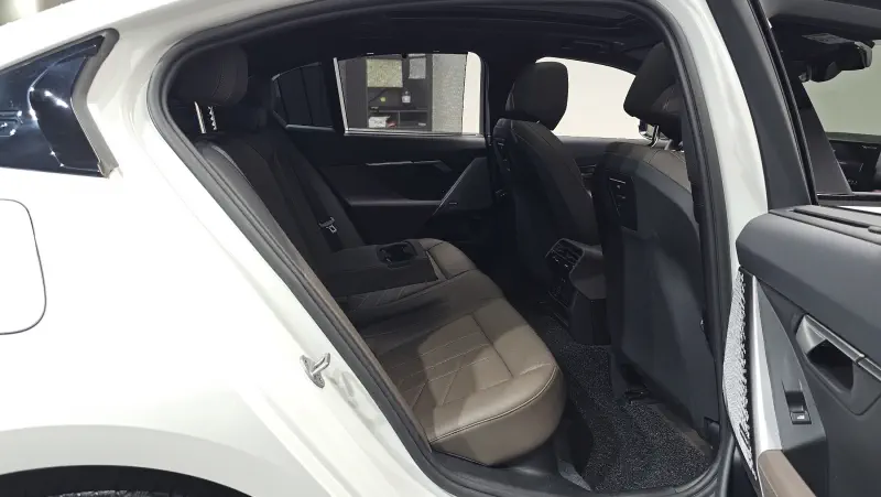 BMW i5