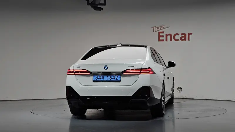 BMW i5