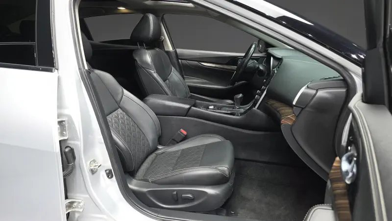Nissan MAXIMA