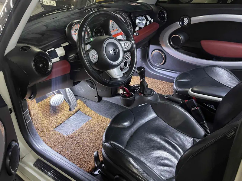 Mini Hatch
