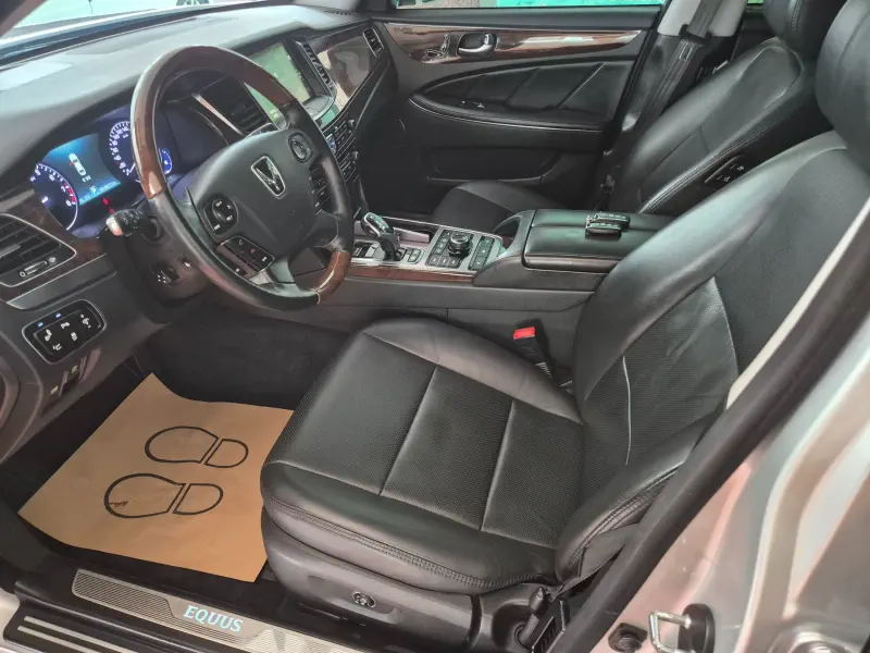 Hyundai Equus