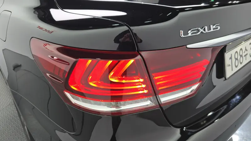 Lexus LS