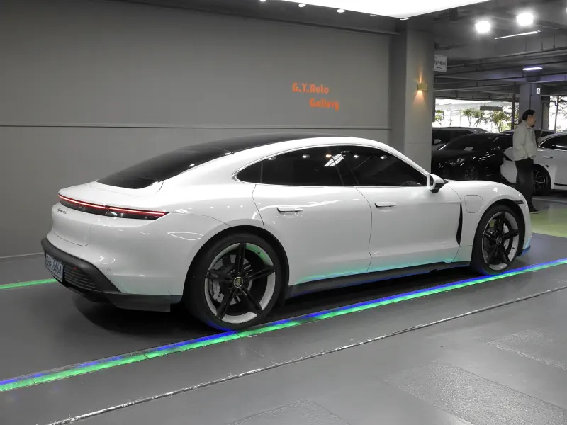 Porsche Taycan