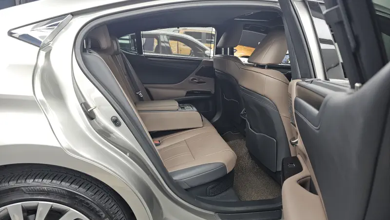 Lexus ES300h