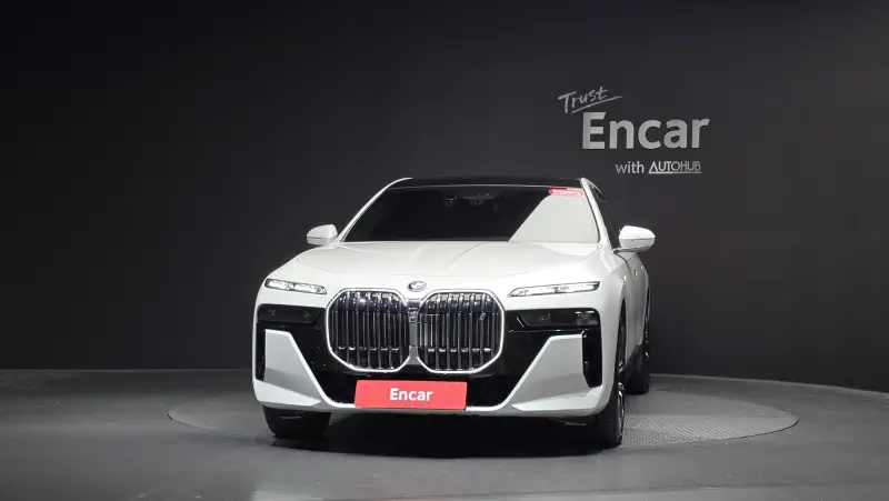 BMW i7