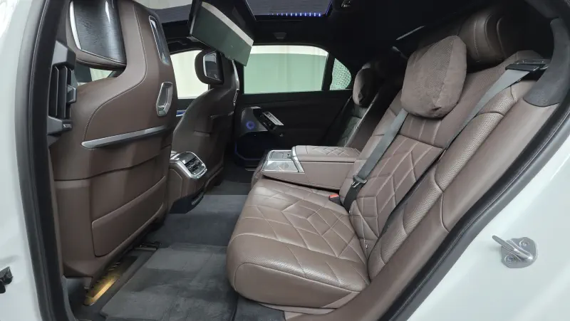 BMW i7