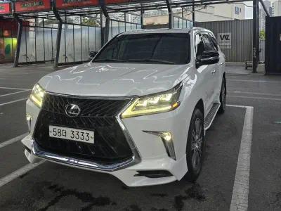 Lexus LX570