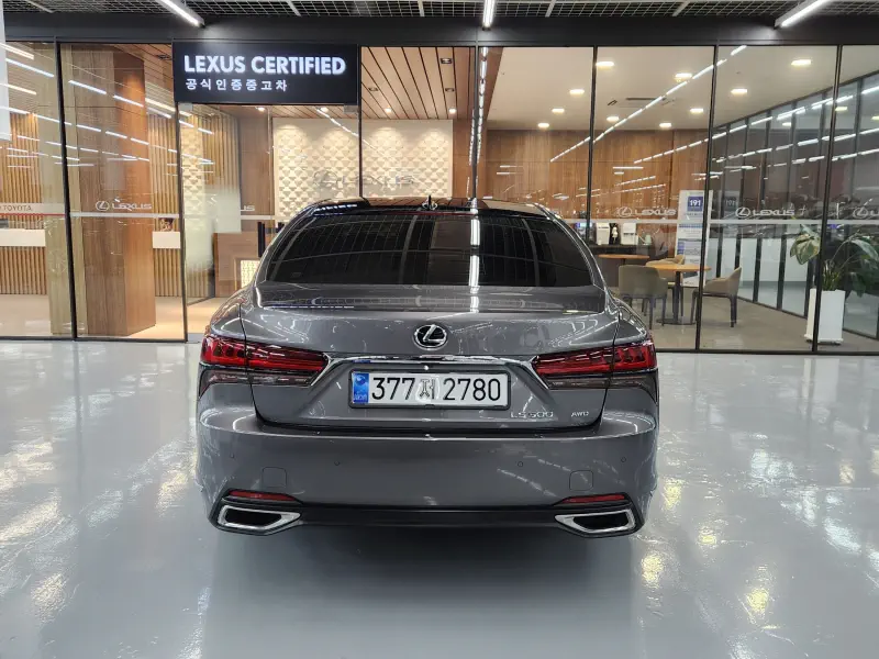 Lexus LS