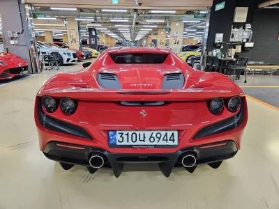 Ferrari F8