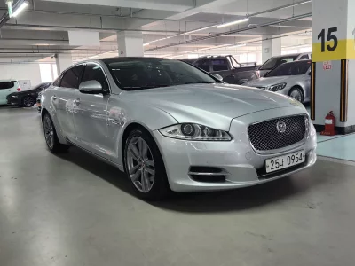 Jaguar XJ