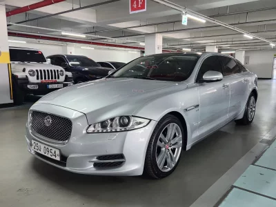 Jaguar XJ