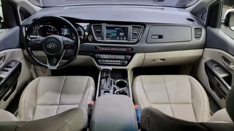 Kia Carnival