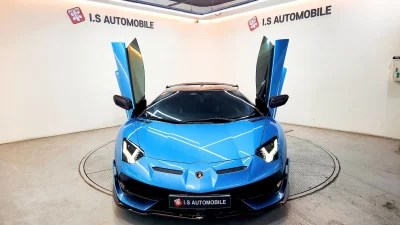 Lamborghini AVENTADOR