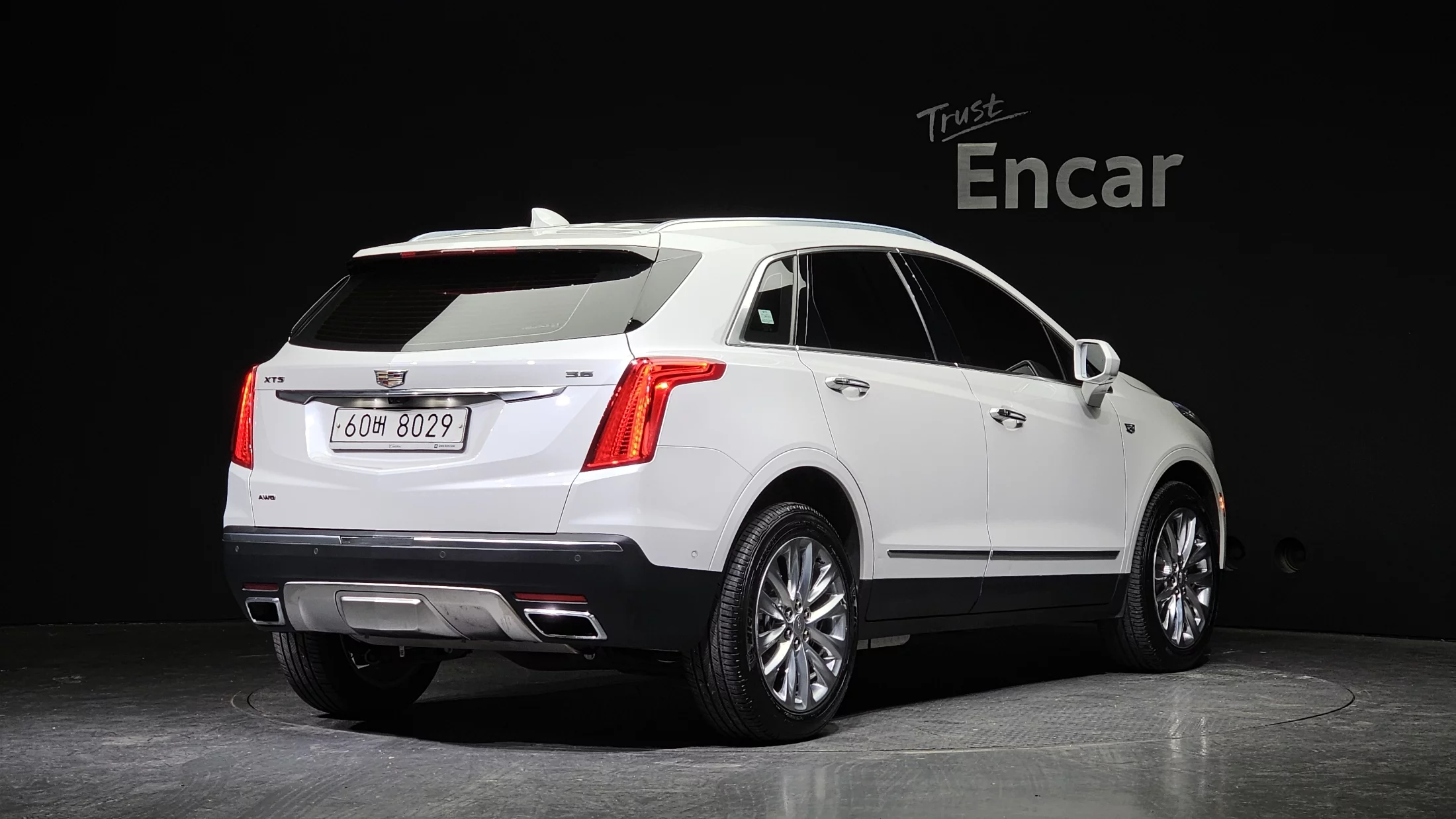 Продажа авто Cadillac XT5 2018 года из Кореи, лот №37252383