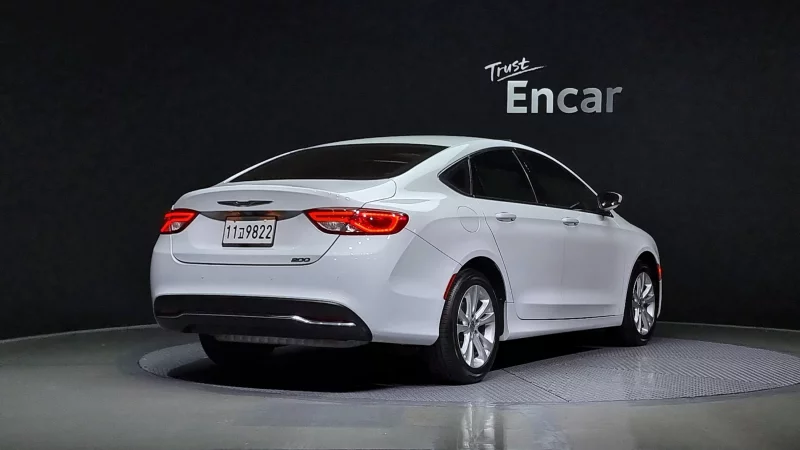 Chrysler 200