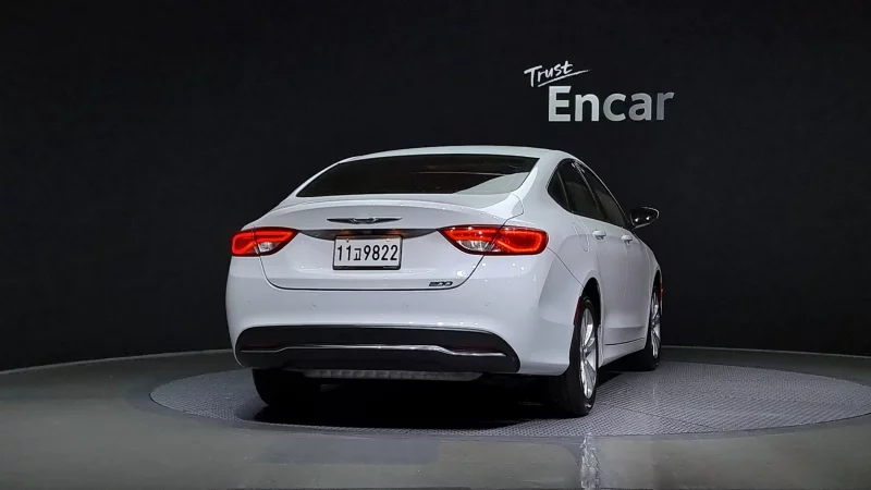 Chrysler 200