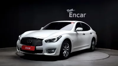 Infiniti Q70