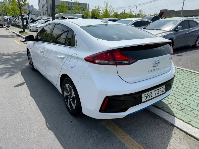 Hyundai Ioniq