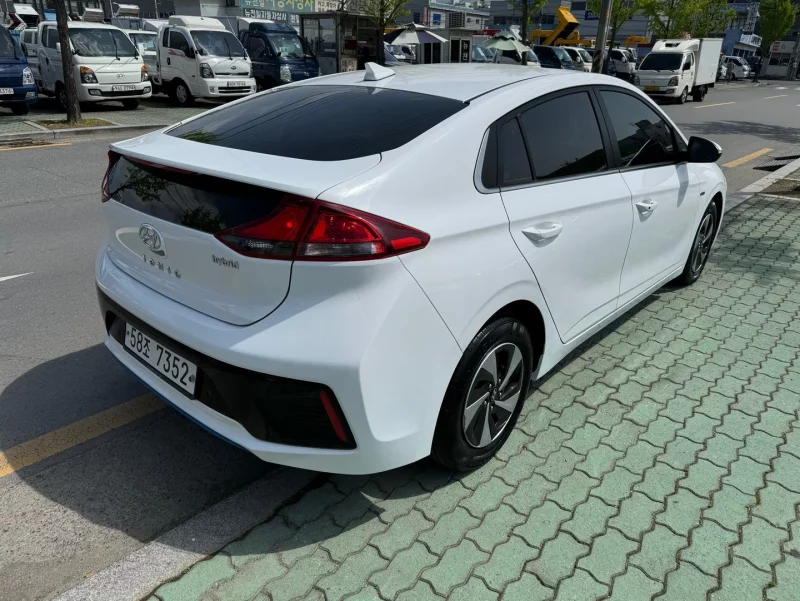 Hyundai Ioniq