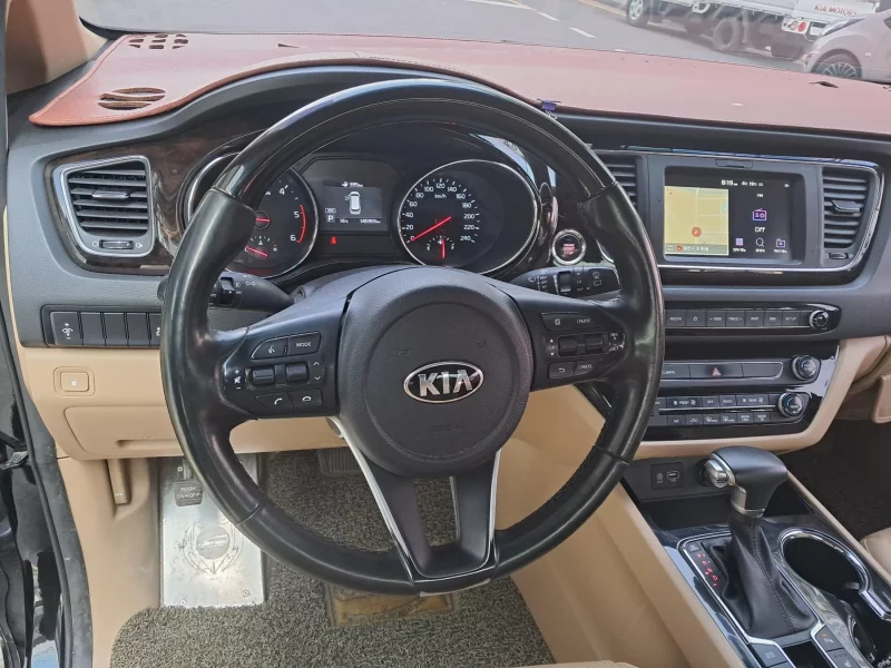 Kia Carnival