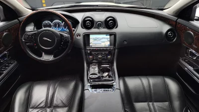 Jaguar XJ