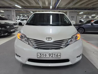 Toyota SIENNA  из Кореи