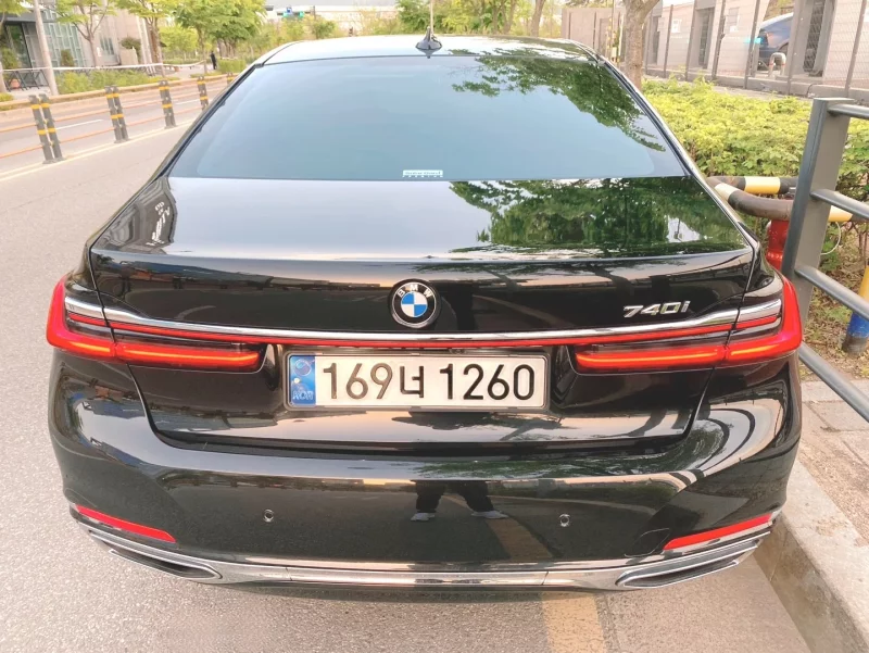 BMW 7-Series