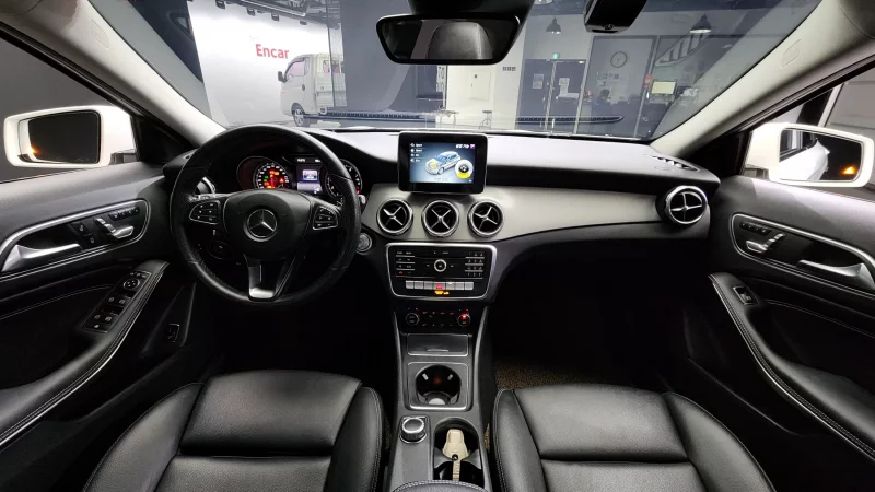 Mercedes-Benz GLA-Class