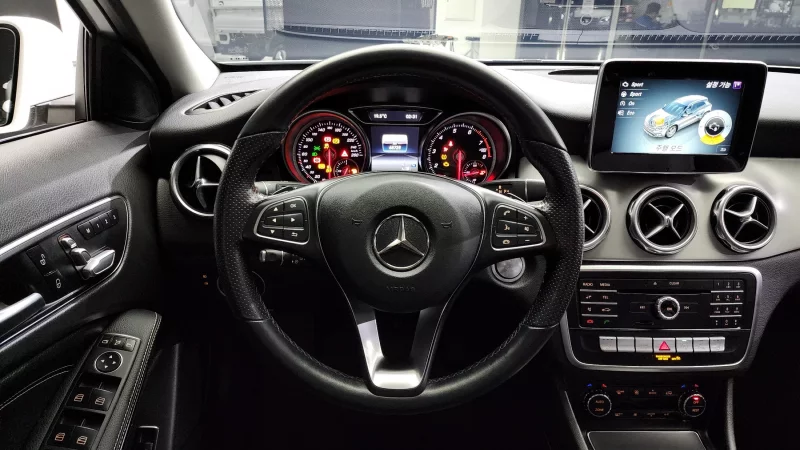 Mercedes-Benz GLA-Class