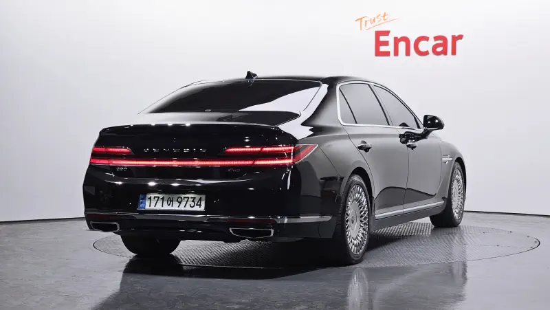 Genesis G90